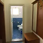 Relax & Ξενοδοχείο Golem (Tirana)